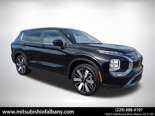Labrador Black Pearl 2026 Mitsubishi Outlander SE
