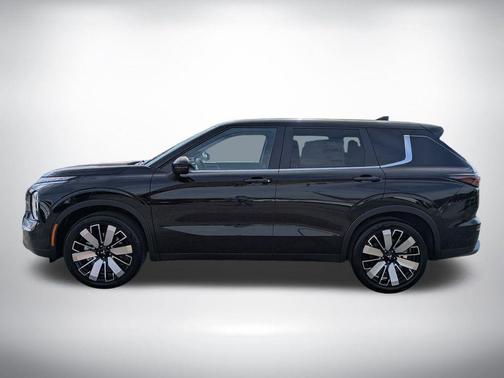 Labrador Black Pearl 2026 Mitsubishi Outlander SE