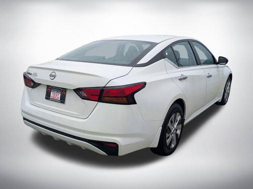 Glacier White 2024 Nissan Altima S FWD
