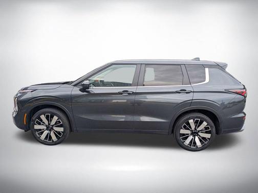 Gray 2025 Mitsubishi Outlander SE