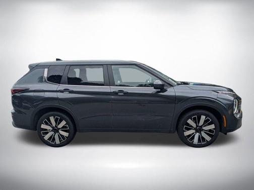 Gray 2025 Mitsubishi Outlander SE