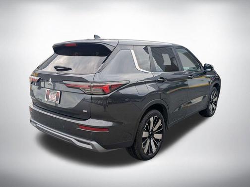 Gray 2025 Mitsubishi Outlander SE
