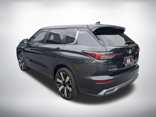 Gray 2025 Mitsubishi Outlander SE