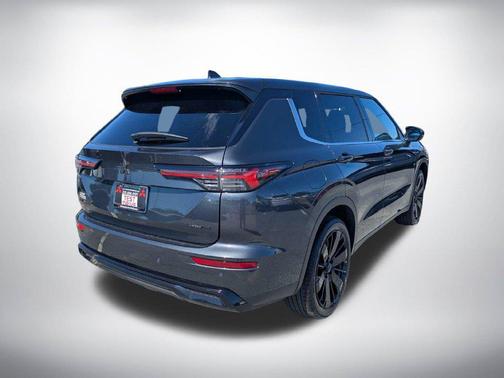 Graphite Gray 2026 Mitsubishi Outlander LE