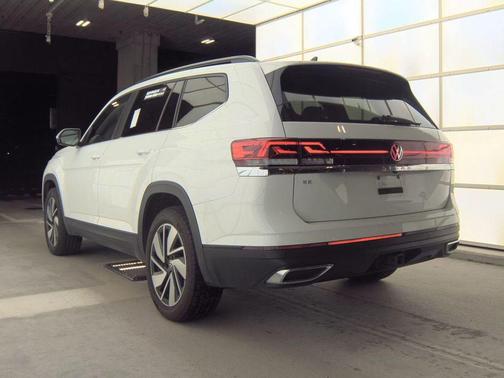 Pure White 2024 Volkswagen Atlas 2.0T SE w/Technology