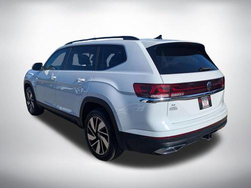 Pure White 2024 Volkswagen Atlas 2.0T SE w/Technology