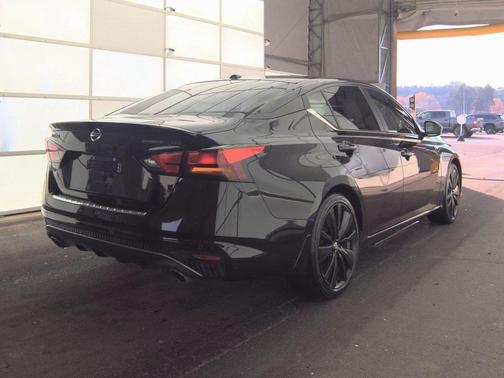 2022 Nissan Altima SR FWD