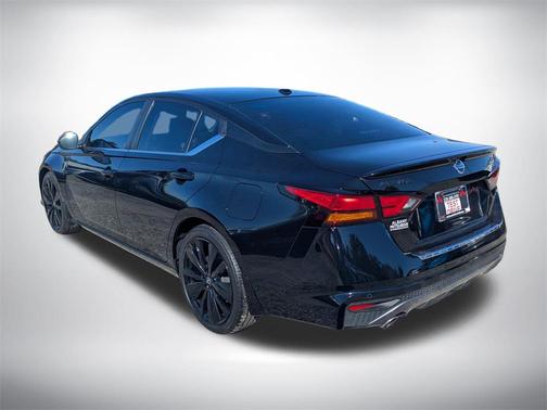 2022 Nissan Altima SR FWD