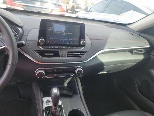 2022 Nissan Altima SR FWD