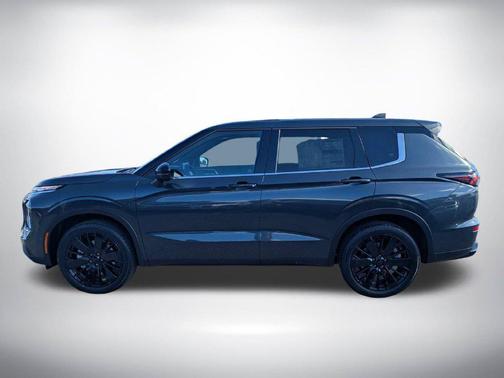 Graphite Gray 2026 Mitsubishi Outlander LE