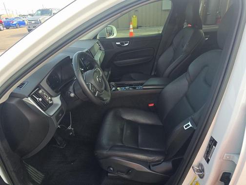 2023 Volvo XC60 B5 Core