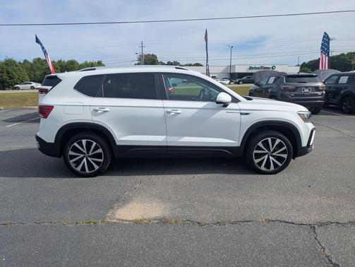 2024 Volkswagen Taos 1.5T SE