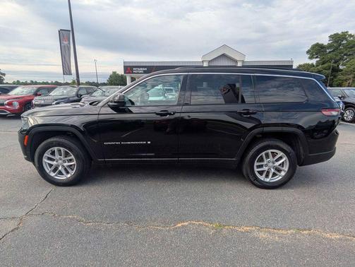 Diamond Black Crystal Pearlcoat 2024 Jeep Grand Cherokee L Laredo