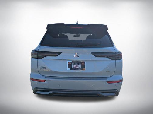 White Diamond With Black Roof 2026 Mitsubishi Outlander SEL