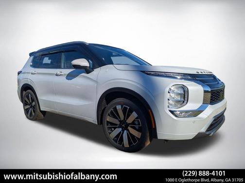 White Diamond With Black Roof 2026 Mitsubishi Outlander SEL