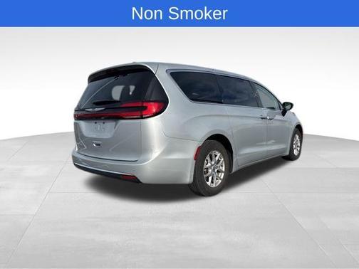 2024 Chrysler Pacifica Touring-L