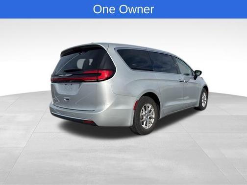 2024 Chrysler Pacifica Touring-L