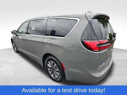 2022 Chrysler Pacifica Hybrid Touring L