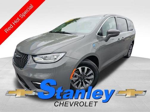 2022 Chrysler Pacifica Hybrid Touring L