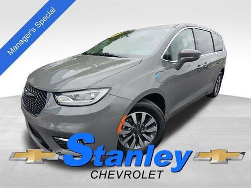 2022 Chrysler Pacifica Hybrid Touring L