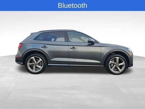 2020 Audi Q5 45 Titanium Premium
