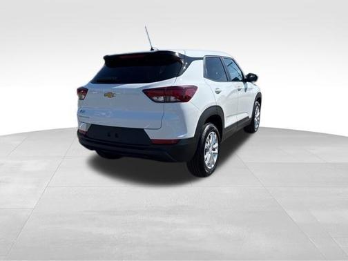 Summit White 2026 Chevrolet Trailblazer LS