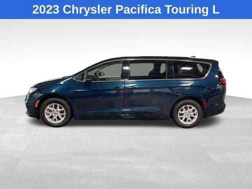 2023 Chrysler Pacifica Touring-L
