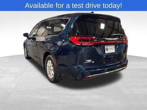 2023 Chrysler Pacifica Touring-L