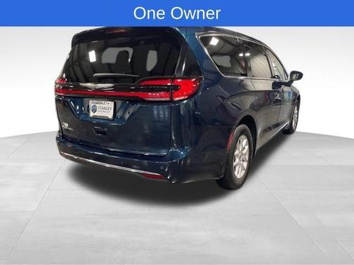 2023 Chrysler Pacifica Touring-L
