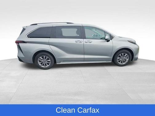 2024 Toyota Sienna XLE