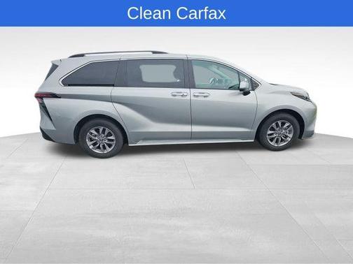 2024 Toyota Sienna XLE