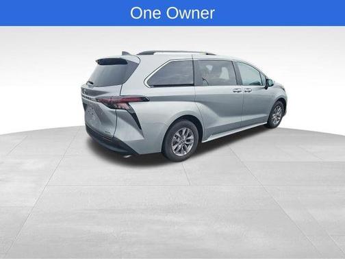 2024 Toyota Sienna XLE