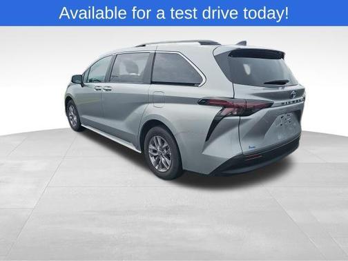 2024 Toyota Sienna XLE