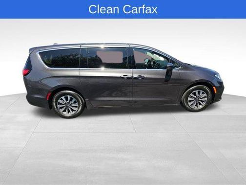 2022 Chrysler Pacifica Hybrid Touring L
