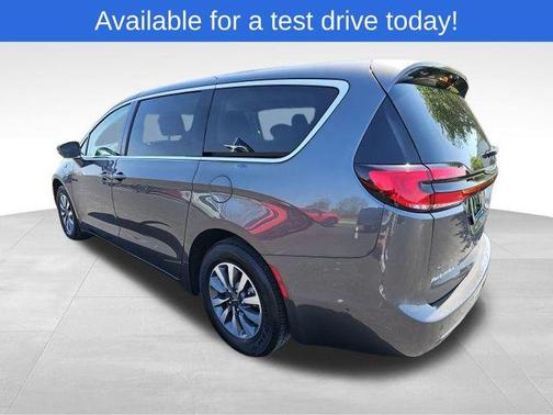 2022 Chrysler Pacifica Hybrid Touring L