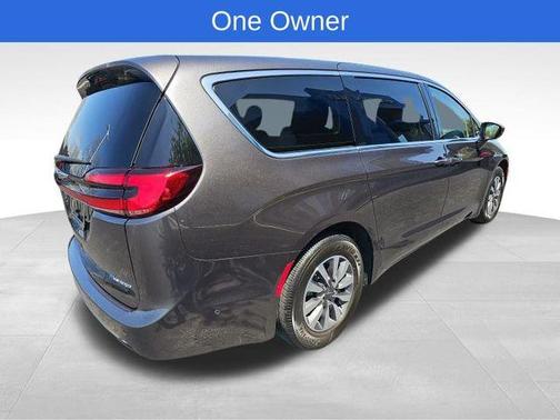 2022 Chrysler Pacifica Hybrid Touring L