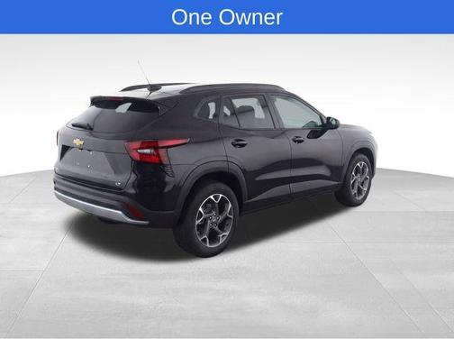 Black Metallic 2025 Chevrolet Trax LT