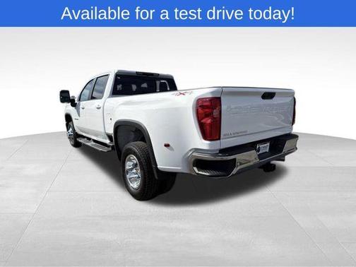 Summit White 2026 Chevrolet Silverado 3500 LT