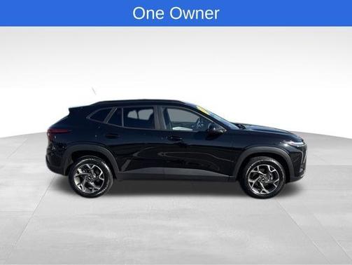 Black Metallic 2025 Chevrolet Trax LT