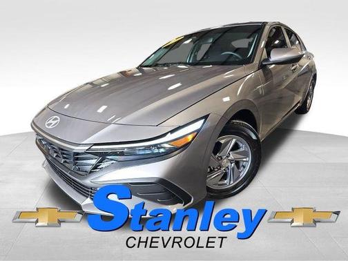 2024 Hyundai ELANTRA SE