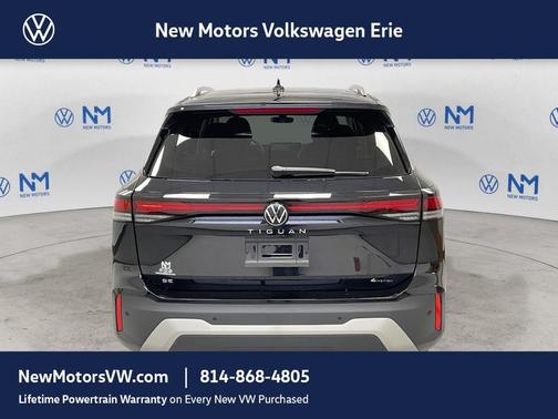 Deep Black Pearl Effect 2026 Volkswagen Tiguan 2.0T SE