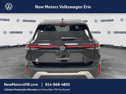 Deep Black Pearl Effect 2026 Volkswagen Tiguan 2.0T SE