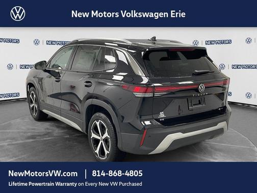 Deep Black Pearl Effect 2026 Volkswagen Tiguan 2.0T SE