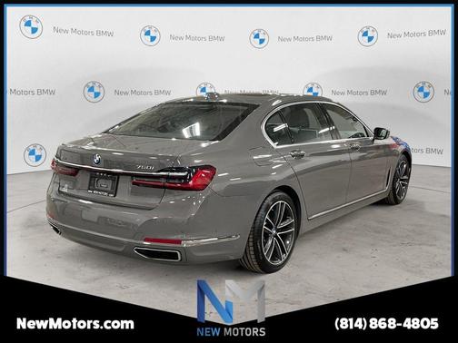 Amber 2022 BMW 750 i xDrive
