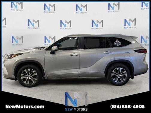 Celestial Silver Metallic 2024 Toyota Highlander XLE
