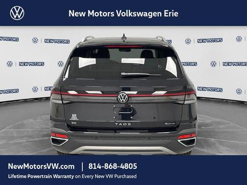 Deep Black Pearl Effect 2026 Volkswagen Taos 1.5T SE