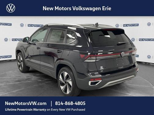Deep Black Pearl Effect 2026 Volkswagen Taos 1.5T SE