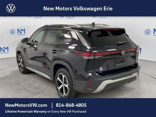 Deep Black Pearl 2026 Volkswagen Tiguan 2.0T SE