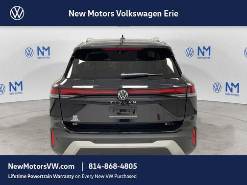 Deep Black Pearl 2026 Volkswagen Tiguan 2.0T SE