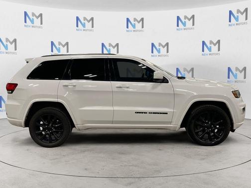 Bright White Clearcoat 2019 Jeep Grand Cherokee Altitude